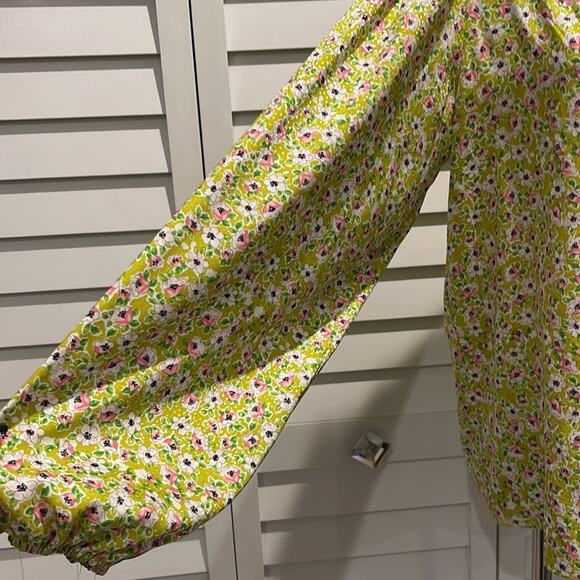 Beautiful printed long Sleeve Blouse with ruffle in color - Picture 4 of 9